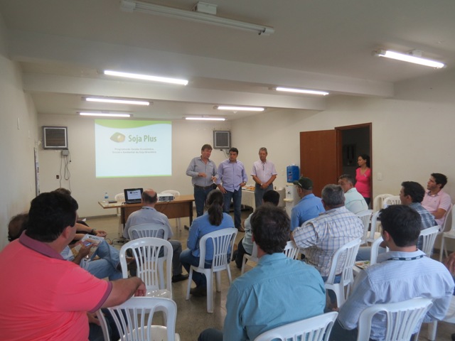 Gerente Senar, Flávio, Secr. Agricultura Itba, Eduardo e Lindolfo, pres. SIPRI durante lançamento em Ituiutaba
