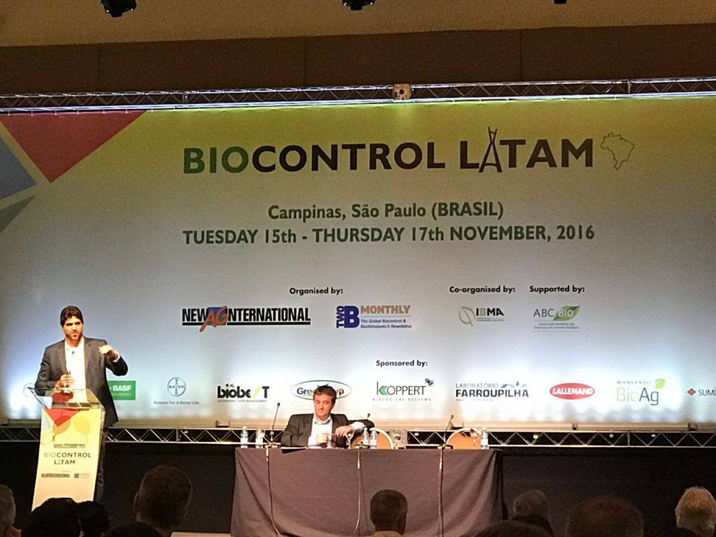 Martin Koppert, gerente global de Desenvolvimento de Negócios, apresentou a palestra 'Aplicações de Biocontrole Profissional' e o diretor comercial da Koppert do Brasil, Gustavo Herrmann, ministrou o tema: Os Desafios do Biocontrole na Agricultura Tropical.