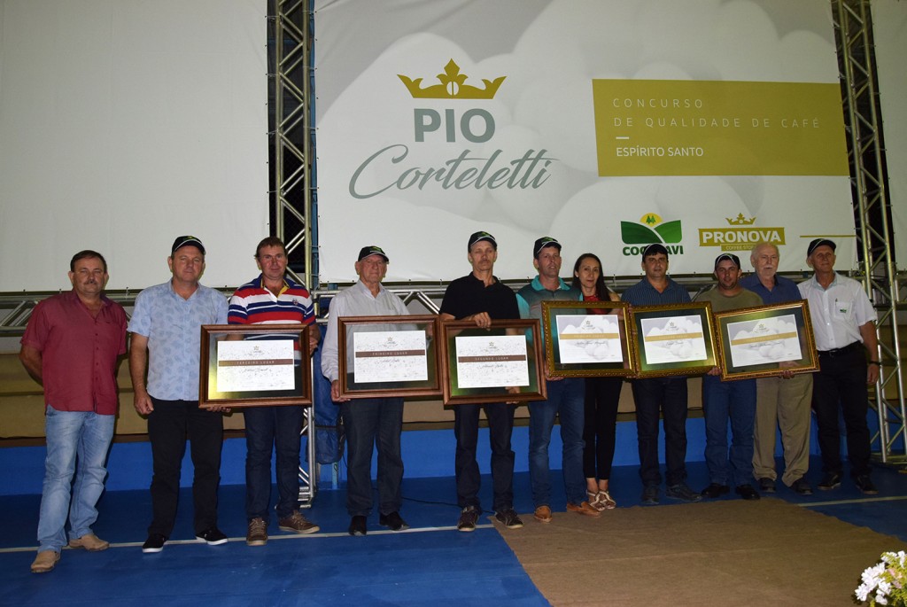 4- Diretoria da Coopeavi e vencedores.FOTOS: ASSCOM COOPEAVI