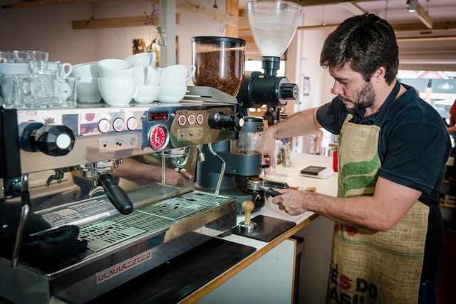 Em 2013, Léo foi consagrado como o Melhor Barista do País - Crédito Priscilla Fiedler